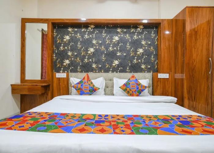 Fabhotel Royal Palace
