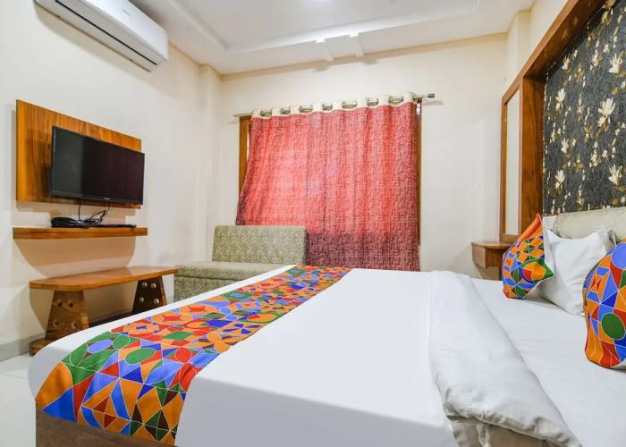 Fabhotel Royal Palace