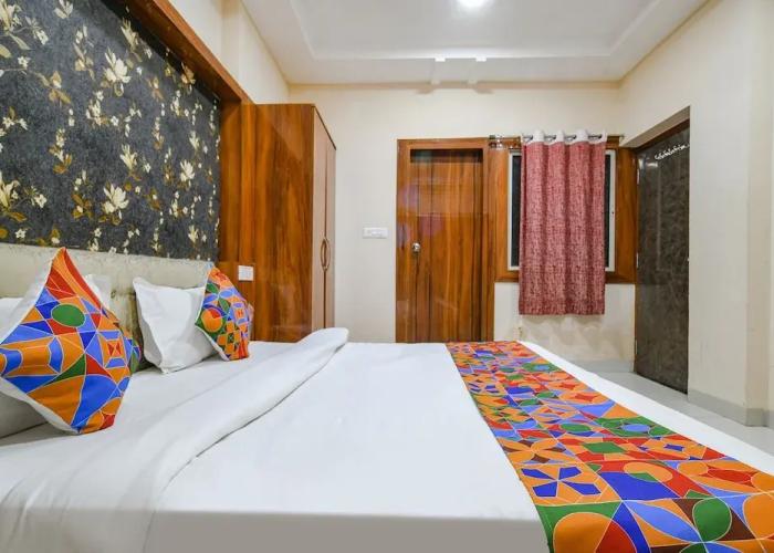Fabhotel Royal Palace