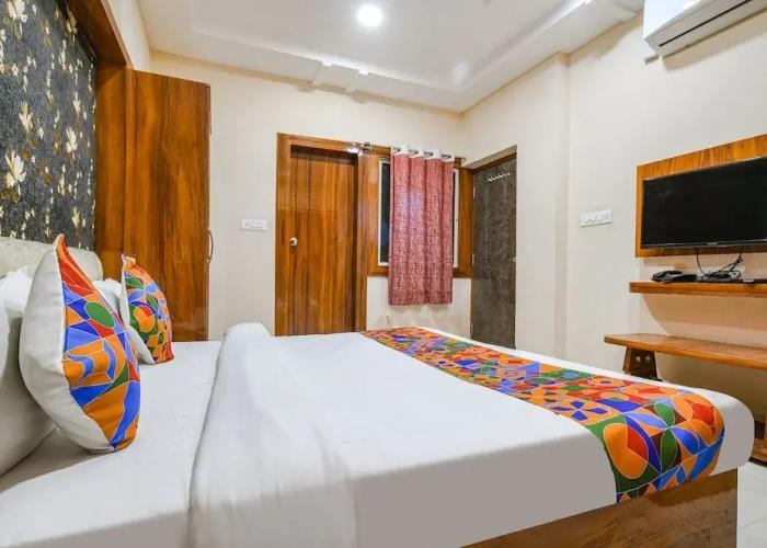 Fabhotel Royal Palace