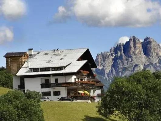 Hotel Mae'
