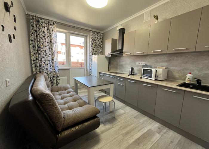 Dargrad s Balkonom Flat