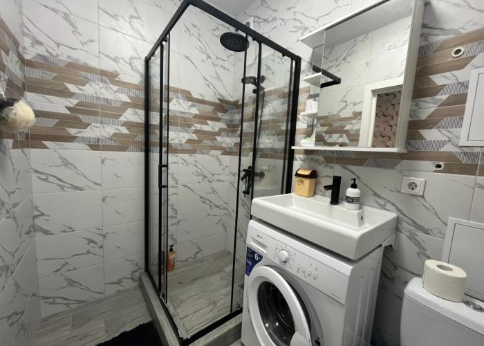 Dargrad s Balkonom Flat