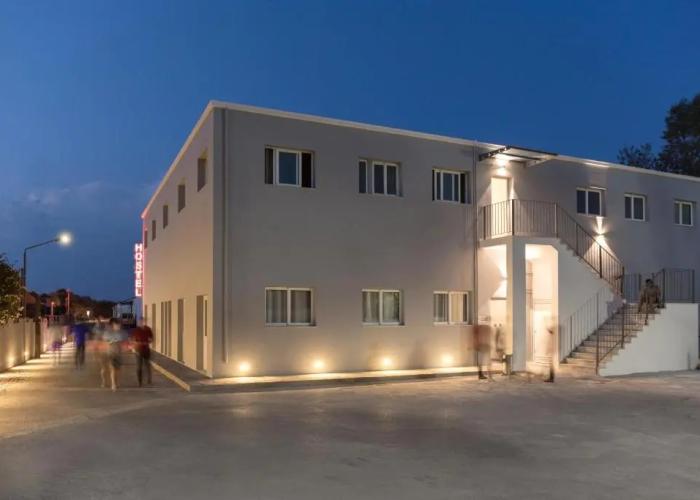 Local Hostel & Suites