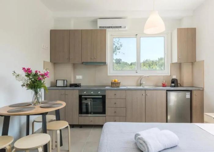 Local Hostel & Suites