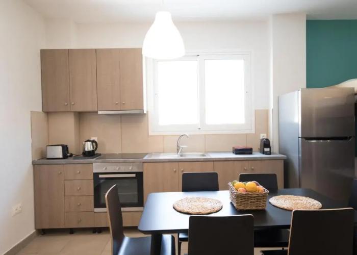 Local Hostel & Suites