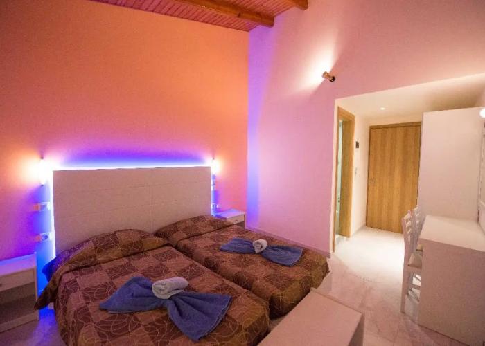 Silver Beach Hotel and Annexe Apartments