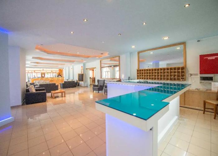 Silver Beach Hotel and Annexe Apartments