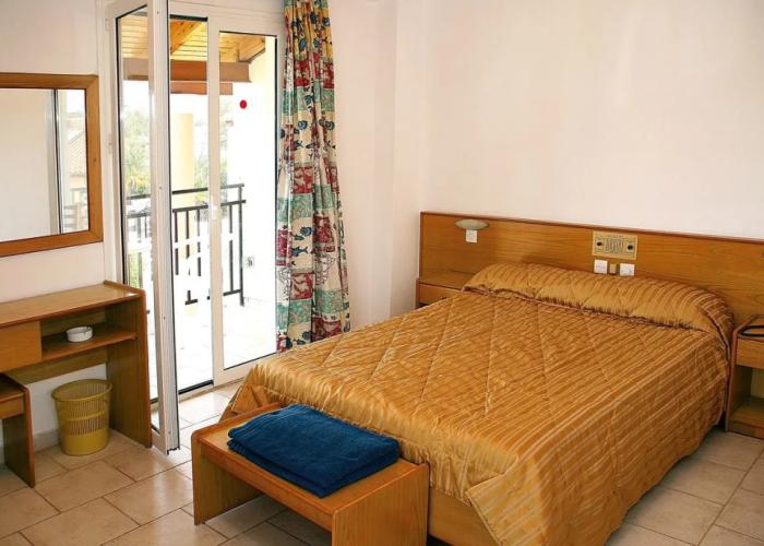 Silver Beach Hotel and Annexe Apartments