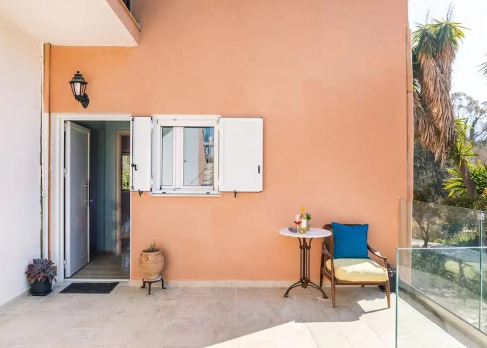 Lamda Apartments by Estia