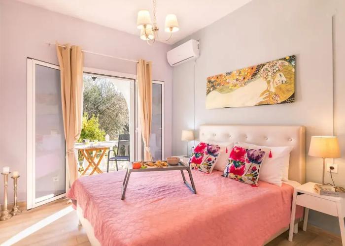 Lamda Apartments by Estia
