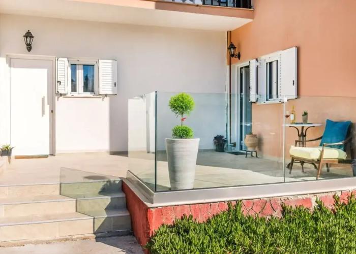 Lamda Apartments by Estia