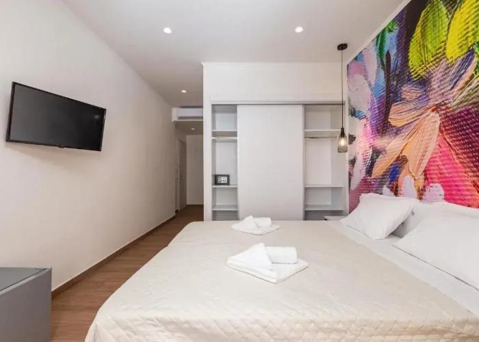 Aqua Luxury Suites by Estia