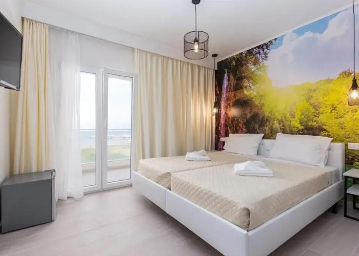Aqua Luxury Suites by Estia