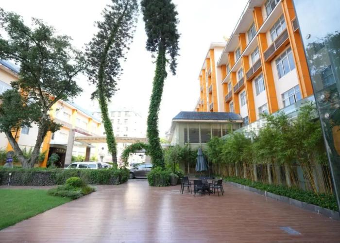 Huayu Holiday Hotel