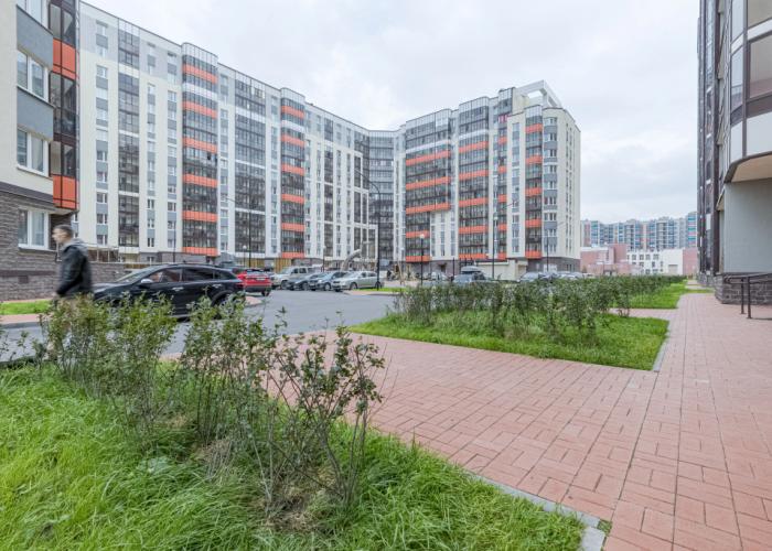 Yevro Trekhkomnatnyye v Bugrakh Flat
