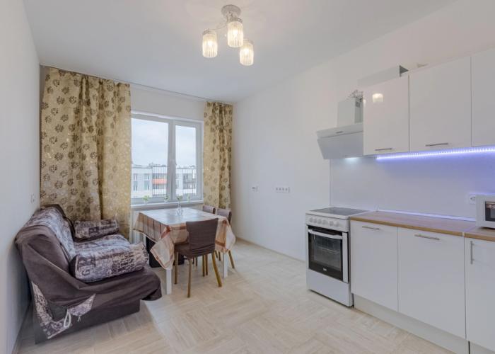 Yevro Trekhkomnatnyye v Bugrakh Flat