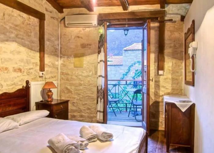 Stone Village Petrino Horio