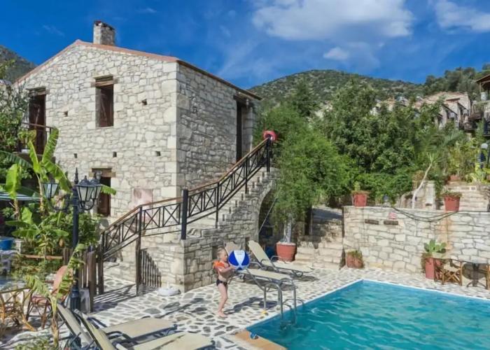 Stone Village Petrino Horio