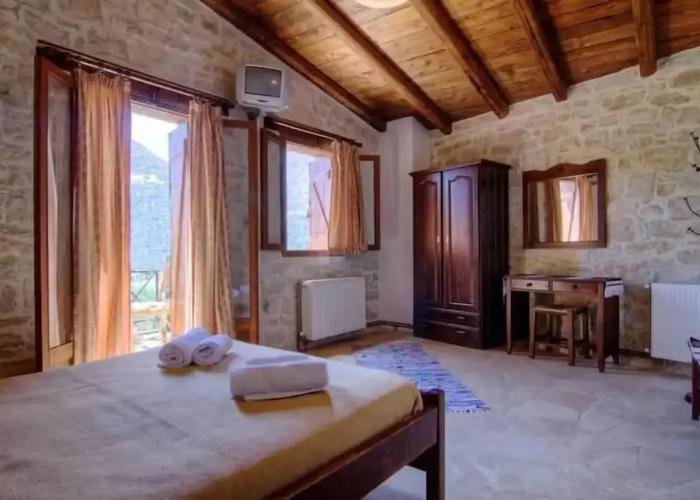 Stone Village Petrino Horio