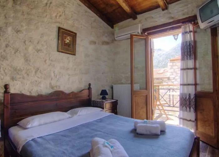 Stone Village Petrino Horio