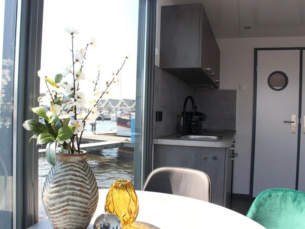 Cozy Houseboat at the Edge of the Marina