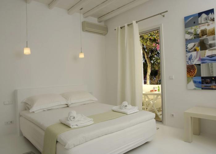 Kapetan Tasos Suites