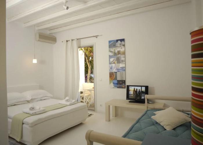 Kapetan Tasos Suites