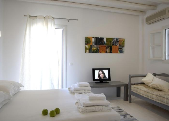 Kapetan Tasos Suites