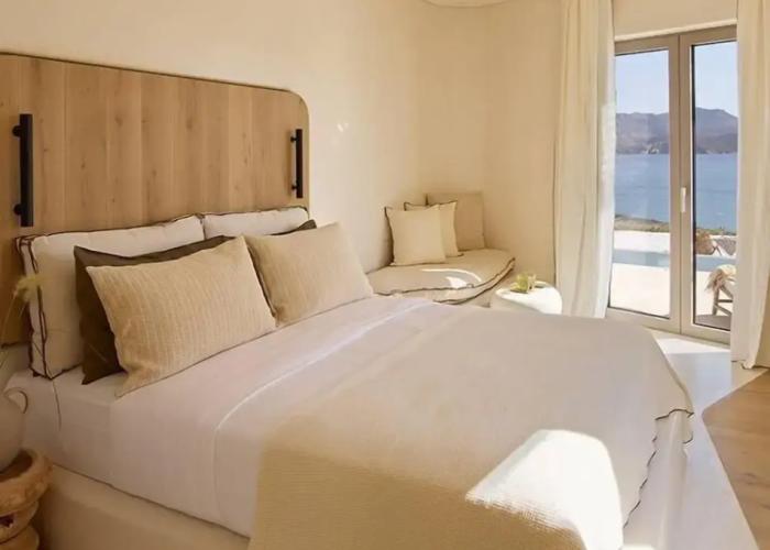 White Pebble Suites