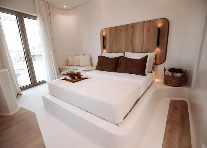 White Pebble Suites