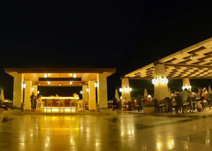 Cratos Premium Hotel & Casino
