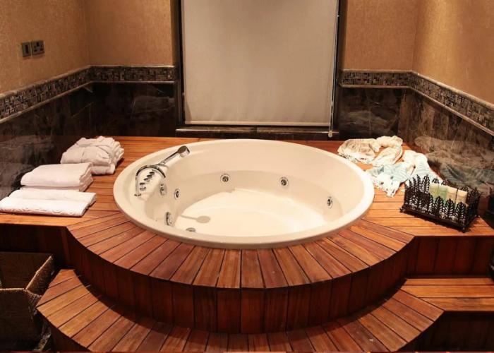 Cratos Premium Hotel & Casino