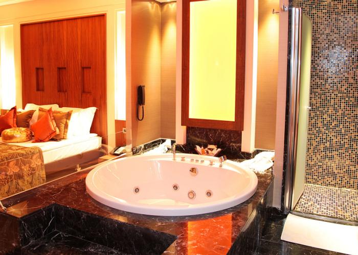 Cratos Premium Hotel & Casino
