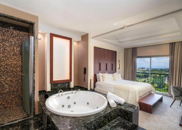 Cratos Premium Hotel & Casino