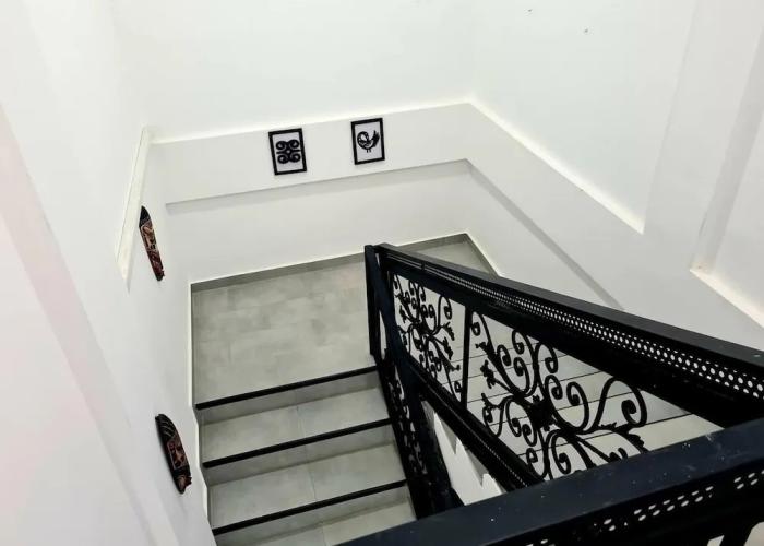 Spacious, Quiet & Cozy- Close to Highway-parking