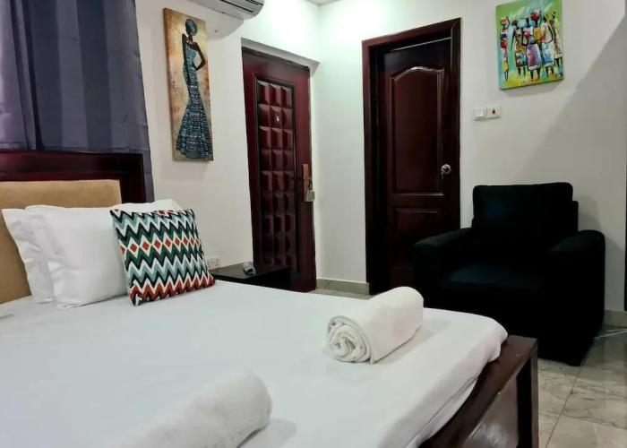 Charming, Quiet & Cozy - Close to Highway,parking