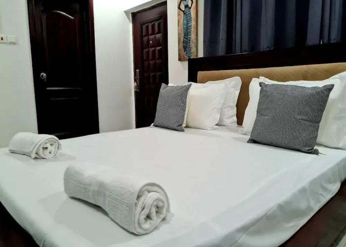 Charming, Quiet & Cozy - Close to Highway,parking