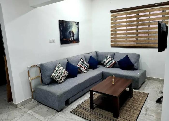Charming, Quiet & Cozy - Close to Highway,parking