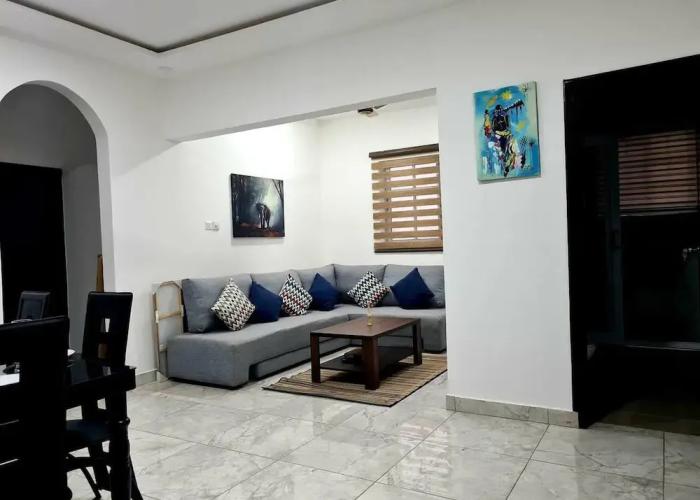 Charming, Quiet & Cozy - Close to Highway,parking