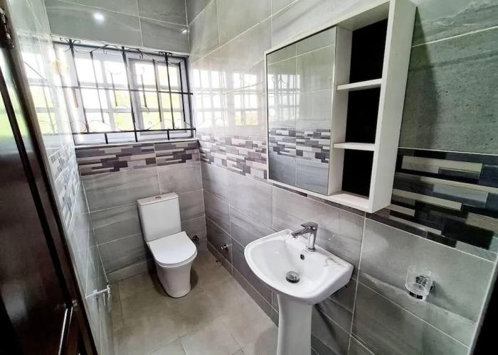 Charming, Quiet & Cozy - Close to Highway,parking