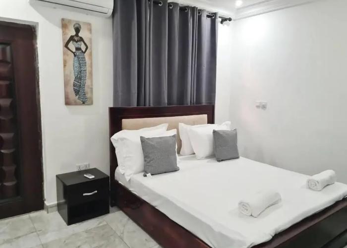 Charming, Quiet & Cozy - Close to Highway,parking