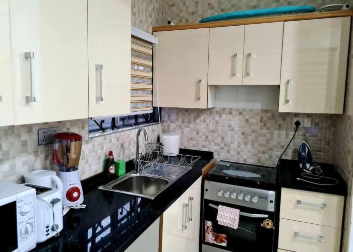 Comfy & Cozy Hideout ~ Close to Highway ~parking