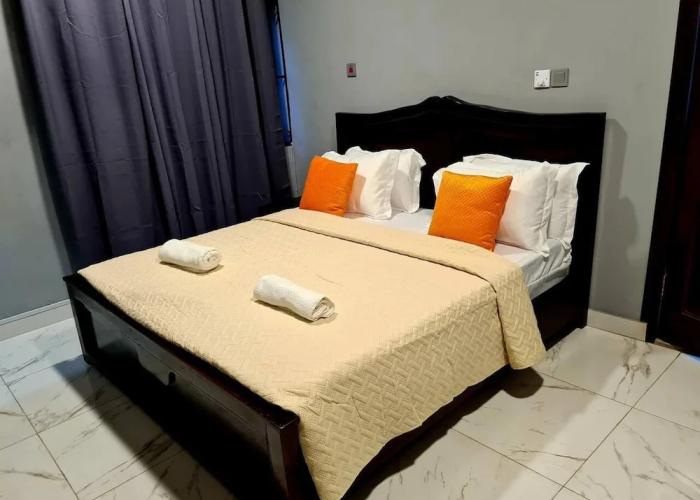 Comfy & Cozy Hideout ~ Close to Highway ~parking