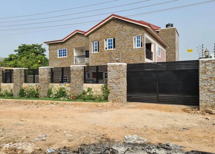 Comfy & Cozy Hideout ~ Close to Highway ~parking