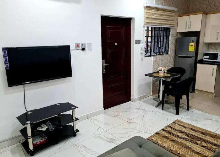 Comfy & Cozy Hideout ~ Close to Highway ~parking
