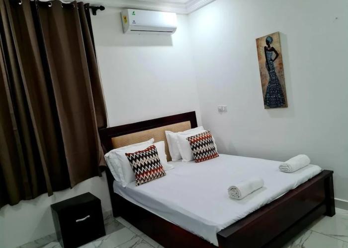 Gorgeous, Quiet & Comfy-close to Highway-parking