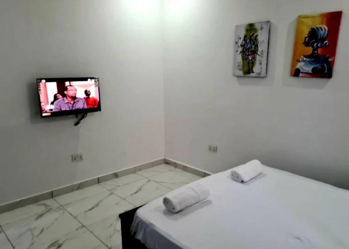 Gorgeous, Quiet & Comfy-close to Highway-parking