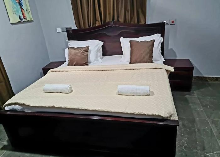 Cozy,quiet & Fantastic- Close to Highway - Parking