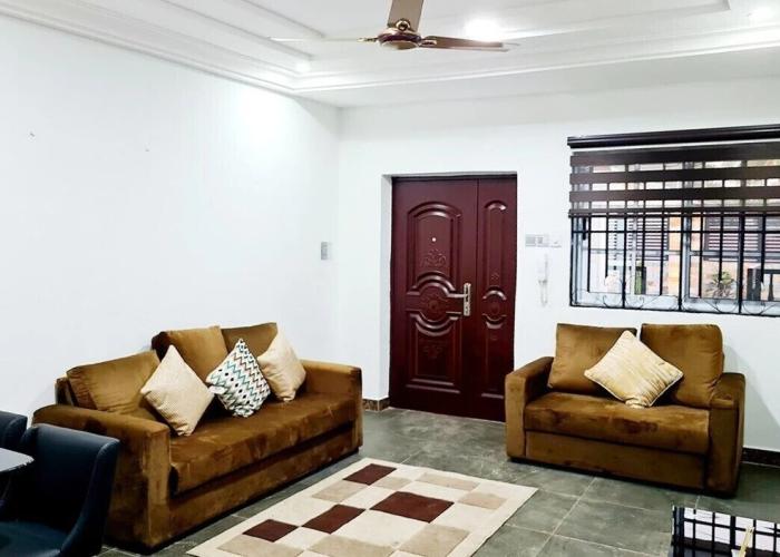 Modern Comfy & Quiet  Close to Highway